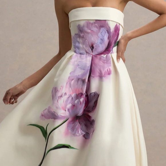Elegant Floral Strapless Dress - Picture 3 of 13